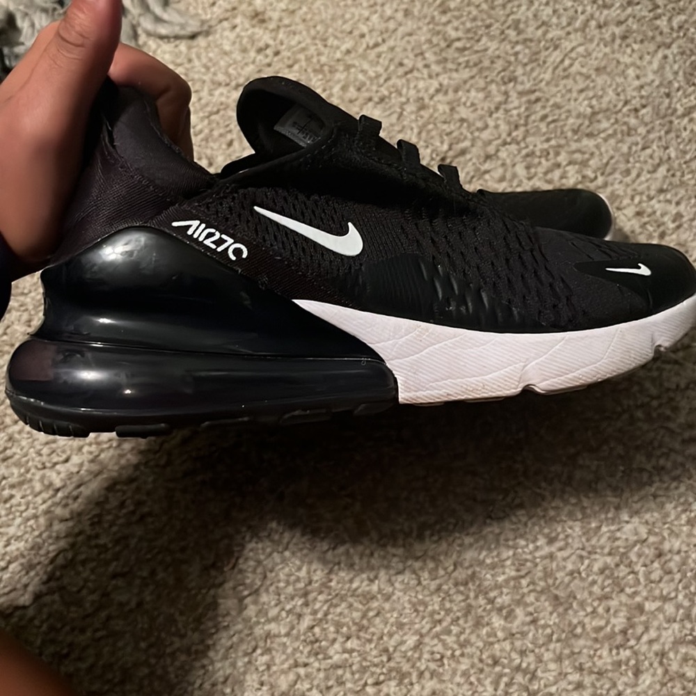 270 Air Max’s for sale they are a size 9.5 in men’s which is a 11.5 in women’s.